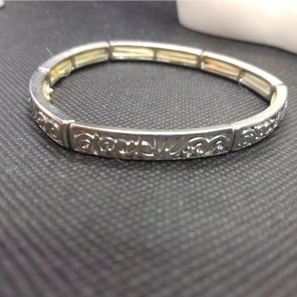 Silver scroll stretch‎ bracelet - Picture 1 of 3